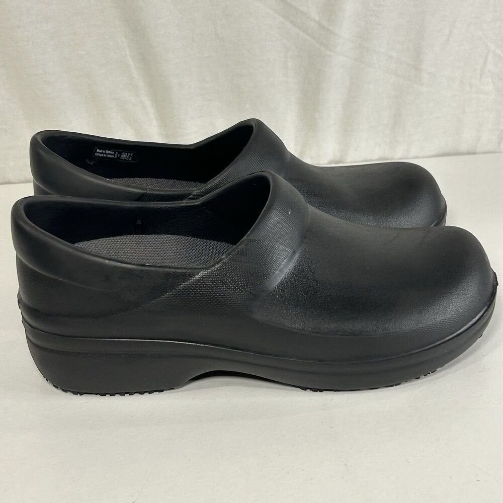 Crocs Women's At Work Neria Pro II Size 7 Black Clogs Slip Resistant 205384